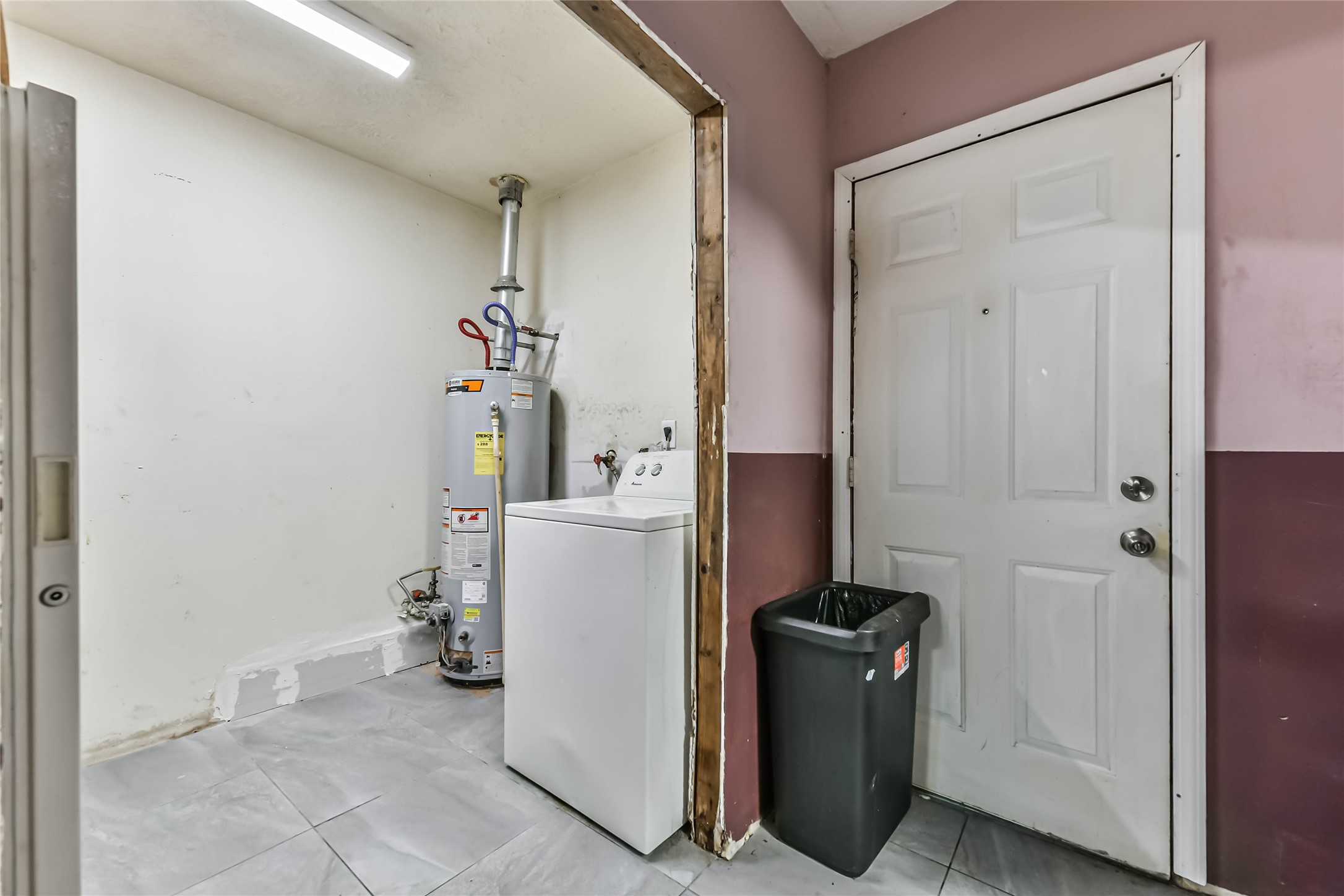 10438 Caxton Street Houston, TX 77016 - Photo 11 of 24 a room with a refrigerator and mirror