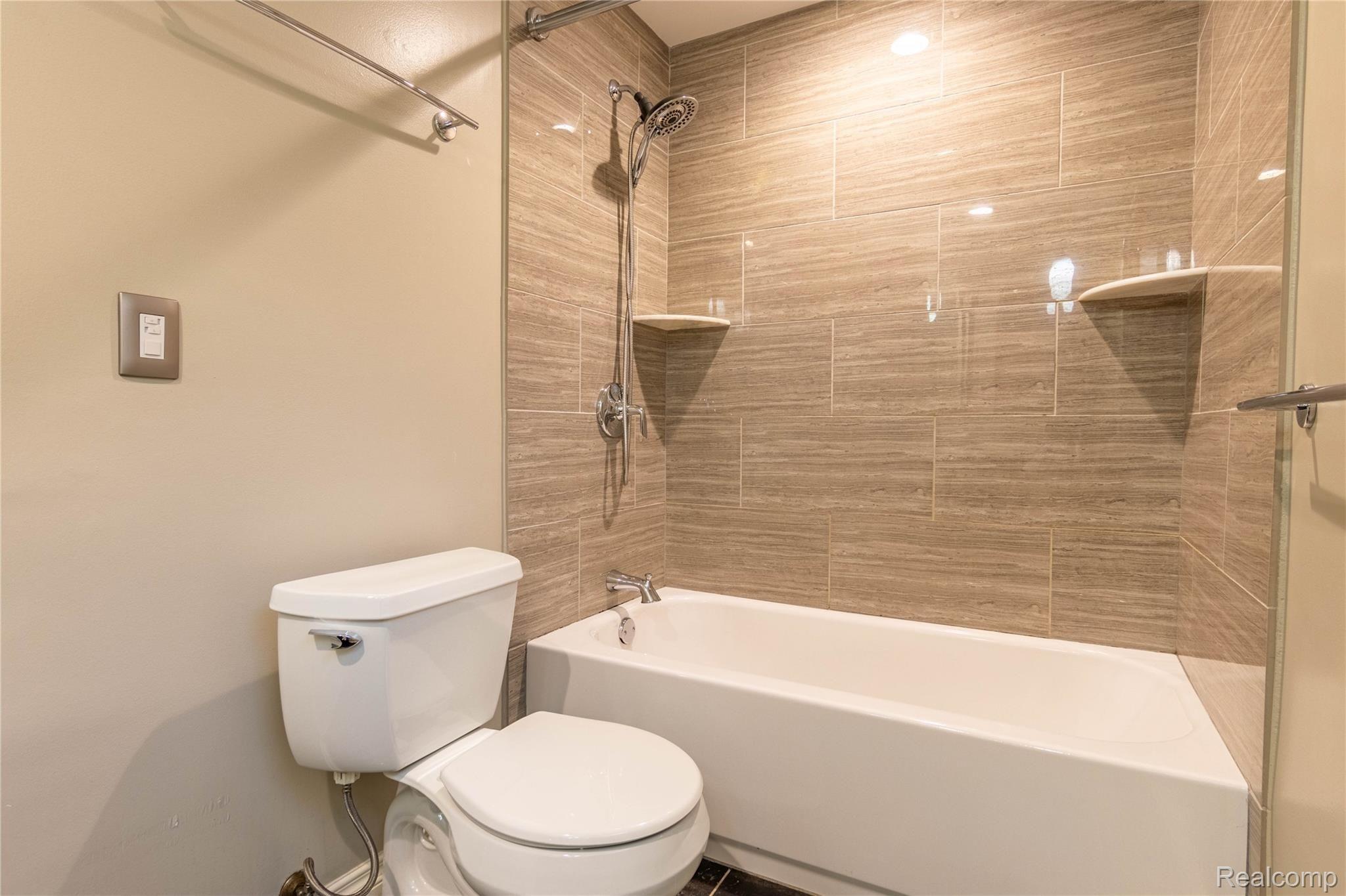 33414 Old Timber Road Farmington, MI 48331 - Photo 19 of 36 51.Bathroom