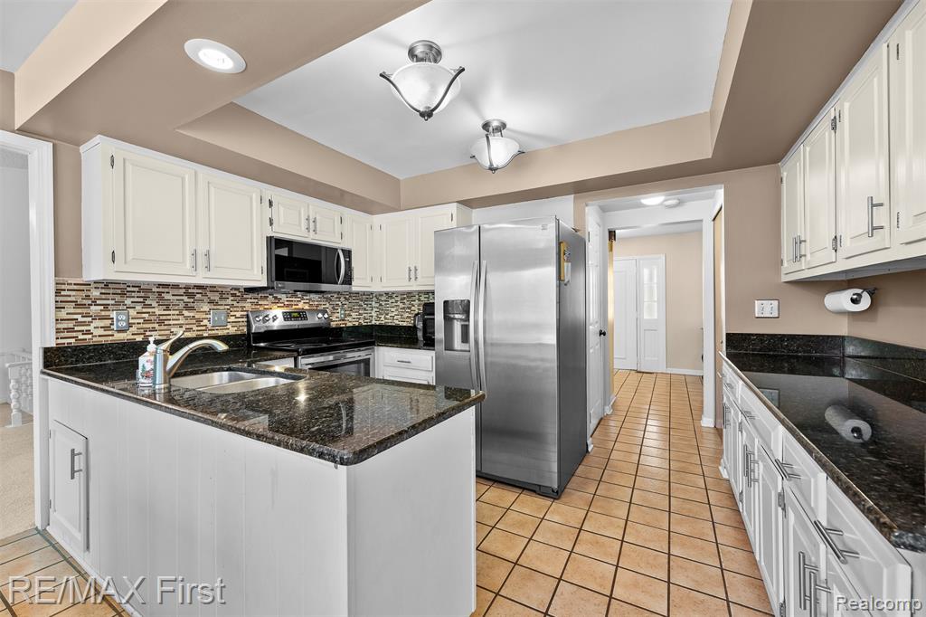 36010 Congress Road Farmington, MI 48335 - Photo 9 of 34