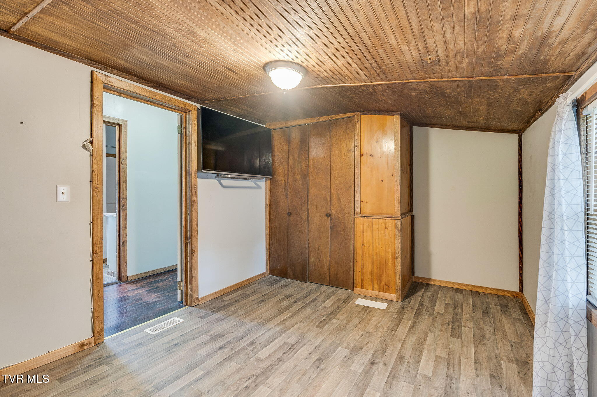 121 Coleman Road Hampton, TN 37658 - Photo 14 of 37 014