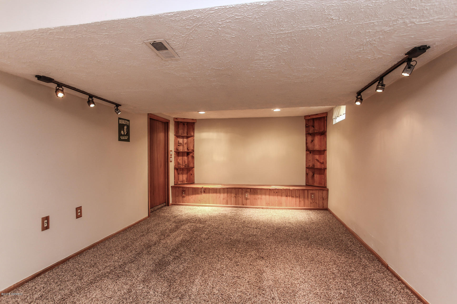 811 Port Sheldon Street Jenison, MI 49428 - Photo 18 of 33 019-Family_Room-1645523-medium