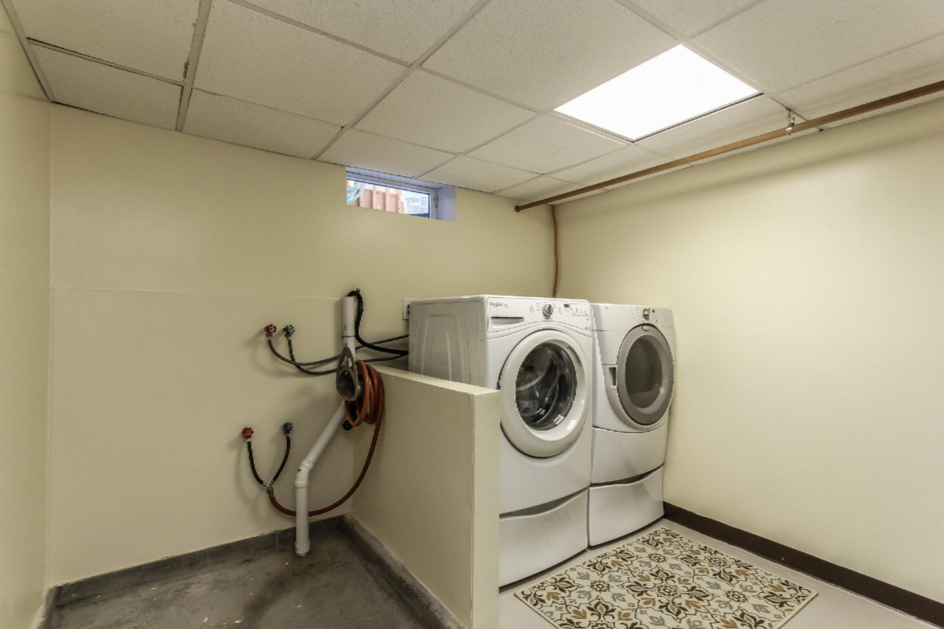 811 Port Sheldon Street Jenison, MI 49428 - Photo 20 of 33 021-Laundry_Room-1645525-medium