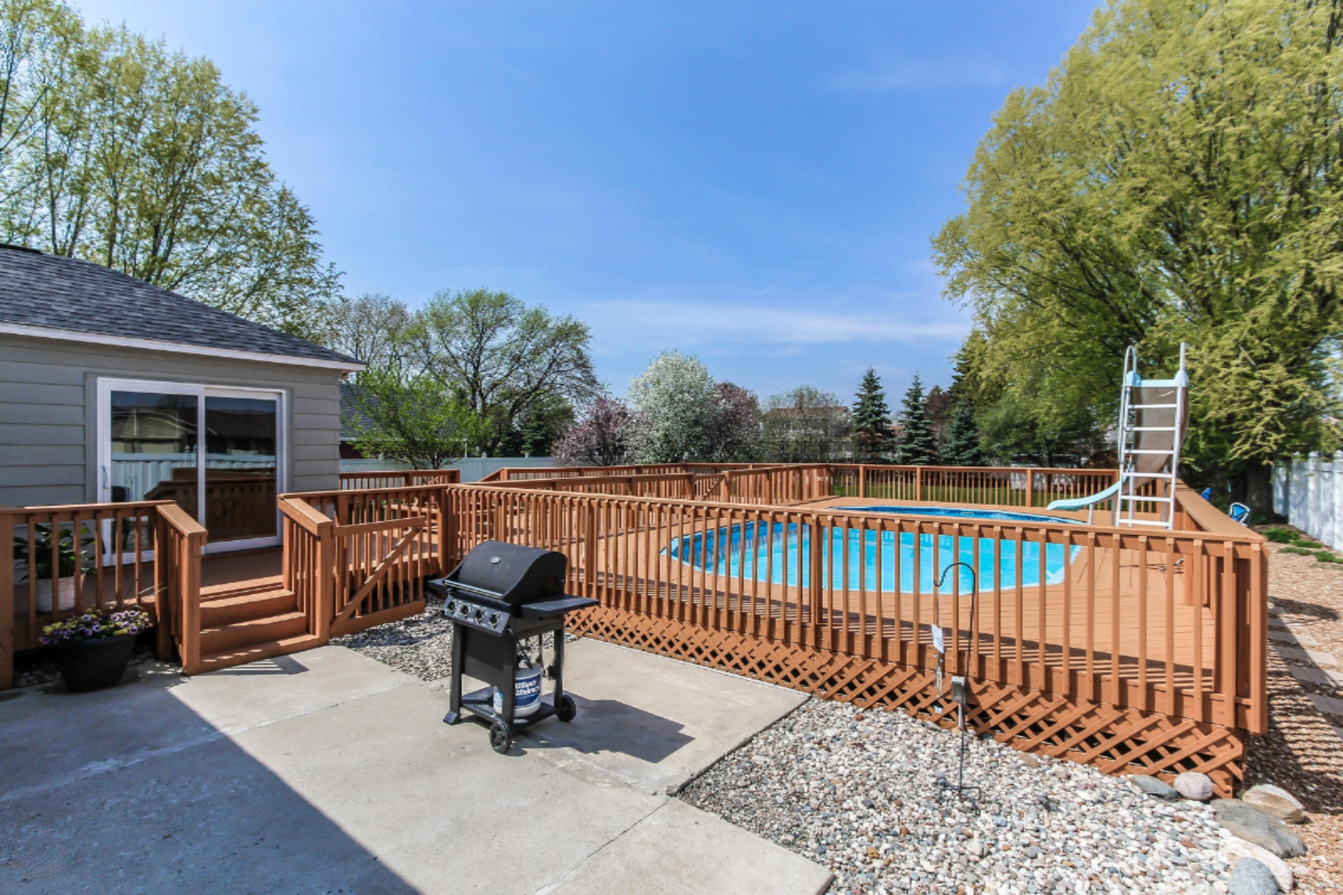 811 Port Sheldon Street Jenison, MI 49428 - Photo 25 of 33 027-Rear_Entrance-1645488-medium