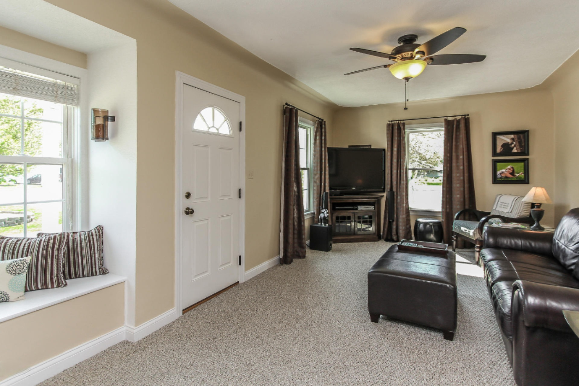 811 Port Sheldon Street Jenison, MI 49428 - Photo 5 of 33 006-Living_Room-1645513-medium