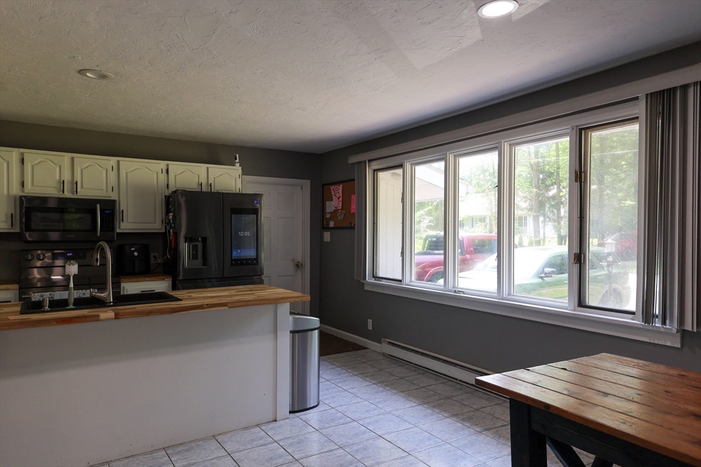 16 Debra Lane Barre, MA 01005 - Photo 5 of 38