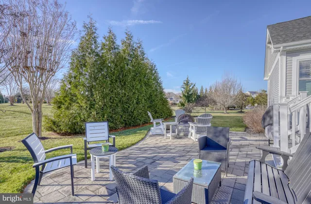 a view of a livingroom with furniture