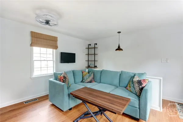 $2,300 | 205 West Jones Lane, Savannah, GA 31401