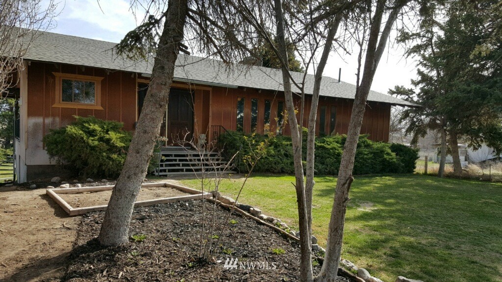 2659 Elgin Road Northeast Moses Lake, WA 98837 - Photo 3 of 14 Gallery Image 3