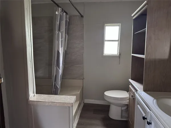 $950 | 854 Queenswood, Montgomery, TX 77316