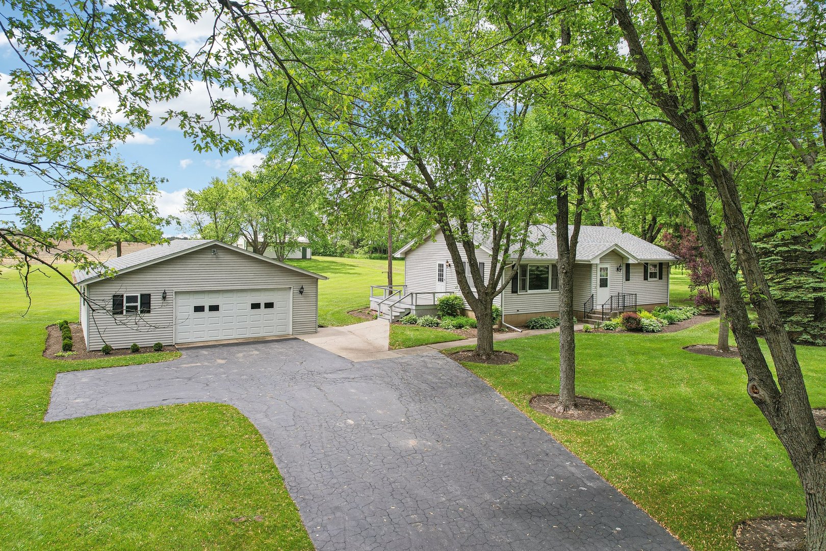 3405 Chukar Road Woodstock, IL 60098 - Photo 4 of 55 Gallery Image 4