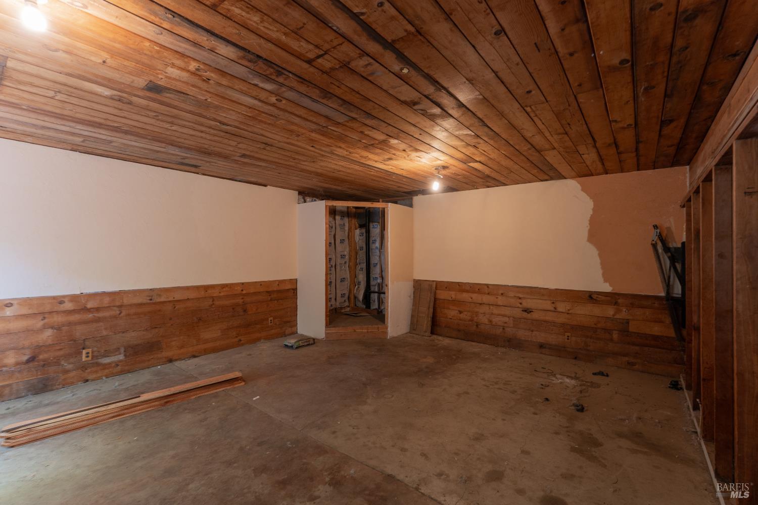 262 Magnolia Street Ukiah, CA 95482 - Photo 23 of 34 a view of an empty room