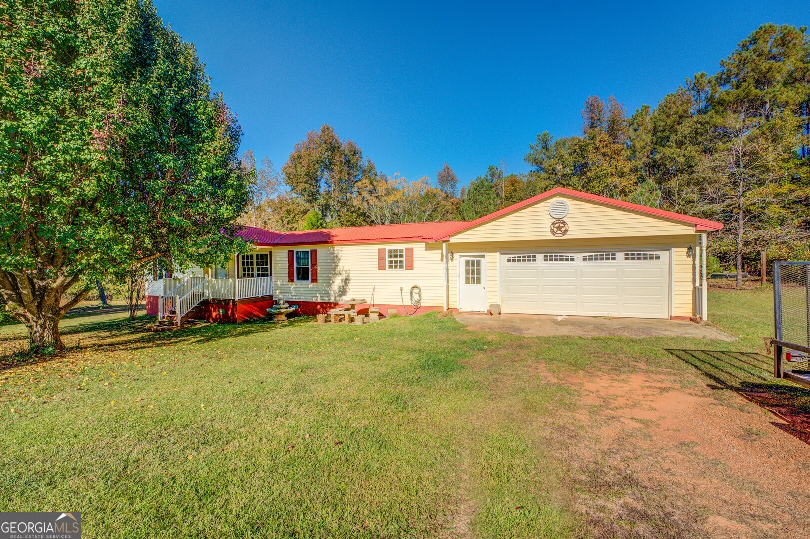 3041 Clack Road Madison, GA 30650 - Photo 1 of 1 a front view of a house with garden