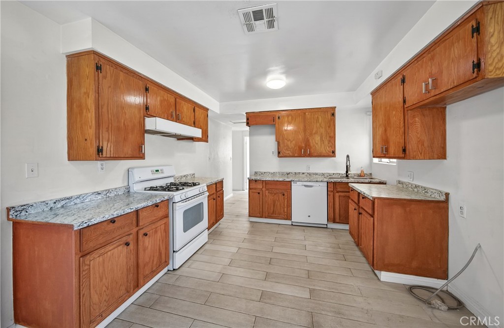 13555 3rd Street Yucaipa, CA 92399 - Photo 12 of 32