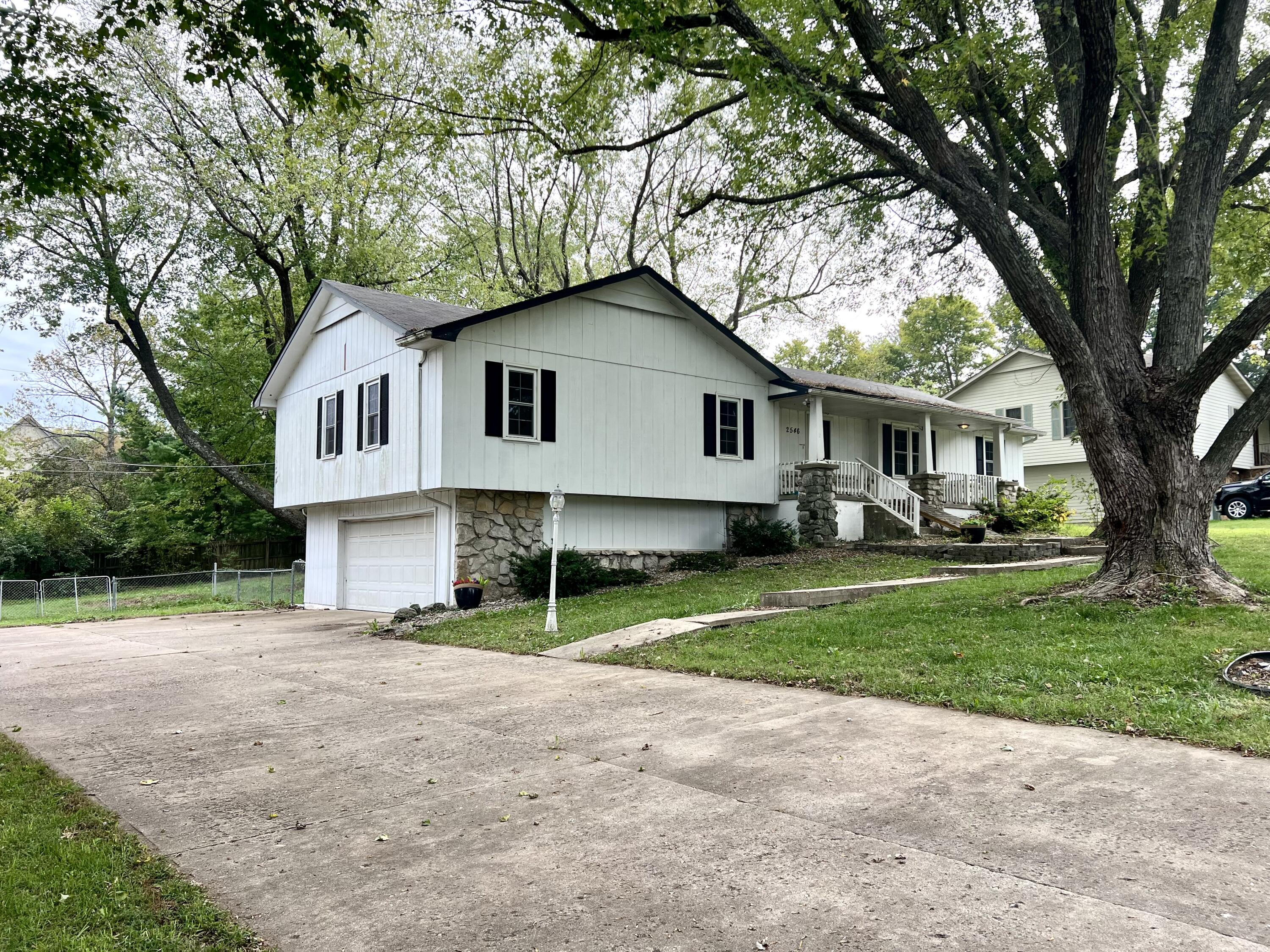 2546 South Brandon Avenue Springfield, MO 65809 - Photo 1 of 1 IMG_1777