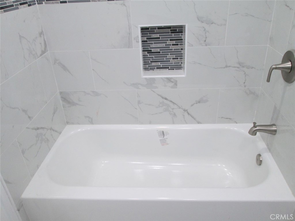 44552 Arabia Street Indio, CA 92201 - Photo 12 of 49 a bathroom with a bathtub