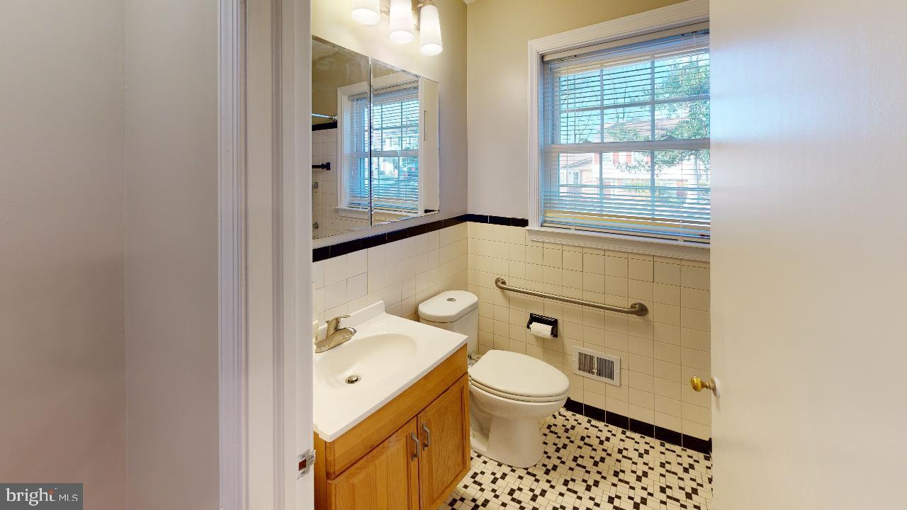 278 Orchard Road Paoli, PA 19301 - Photo 13 of 30 Hall Bath with Tub Shower