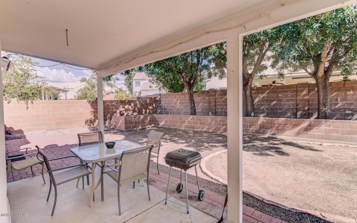 5311 West Fireopal Way Tucson, AZ 85742 - Photo 13 of 14 a outdoor dining space with furniture and outdoor view
