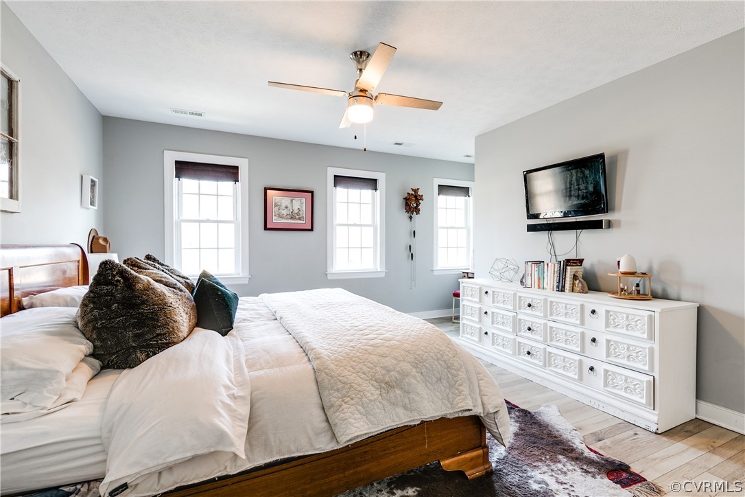121 Pine Haven Road Aylett, VA 23009 - Photo 21 of 33 Primary bedroom with en suite