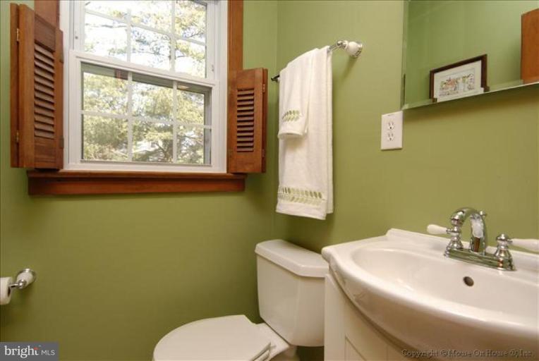 305 Penwood Road Silver Spring, MD 20901 - Photo 13 of 30 Half Bath 1