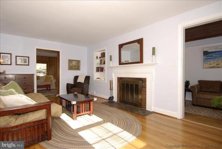 305 Penwood Road Silver Spring, MD 20901 - Photo 14 of 30 Living Room