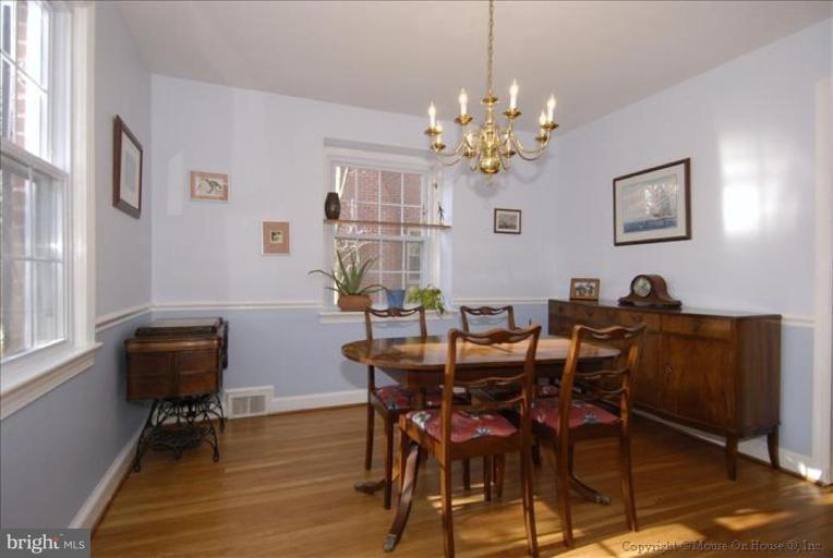 305 Penwood Road Silver Spring, MD 20901 - Photo 15 of 30 Dining Room