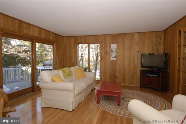 305 Penwood Road Silver Spring, MD 20901 - Photo 6 of 30 Family Room