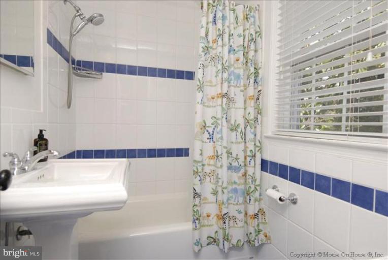 305 Penwood Road Silver Spring, MD 20901 - Photo 10 of 30 Bath #1
