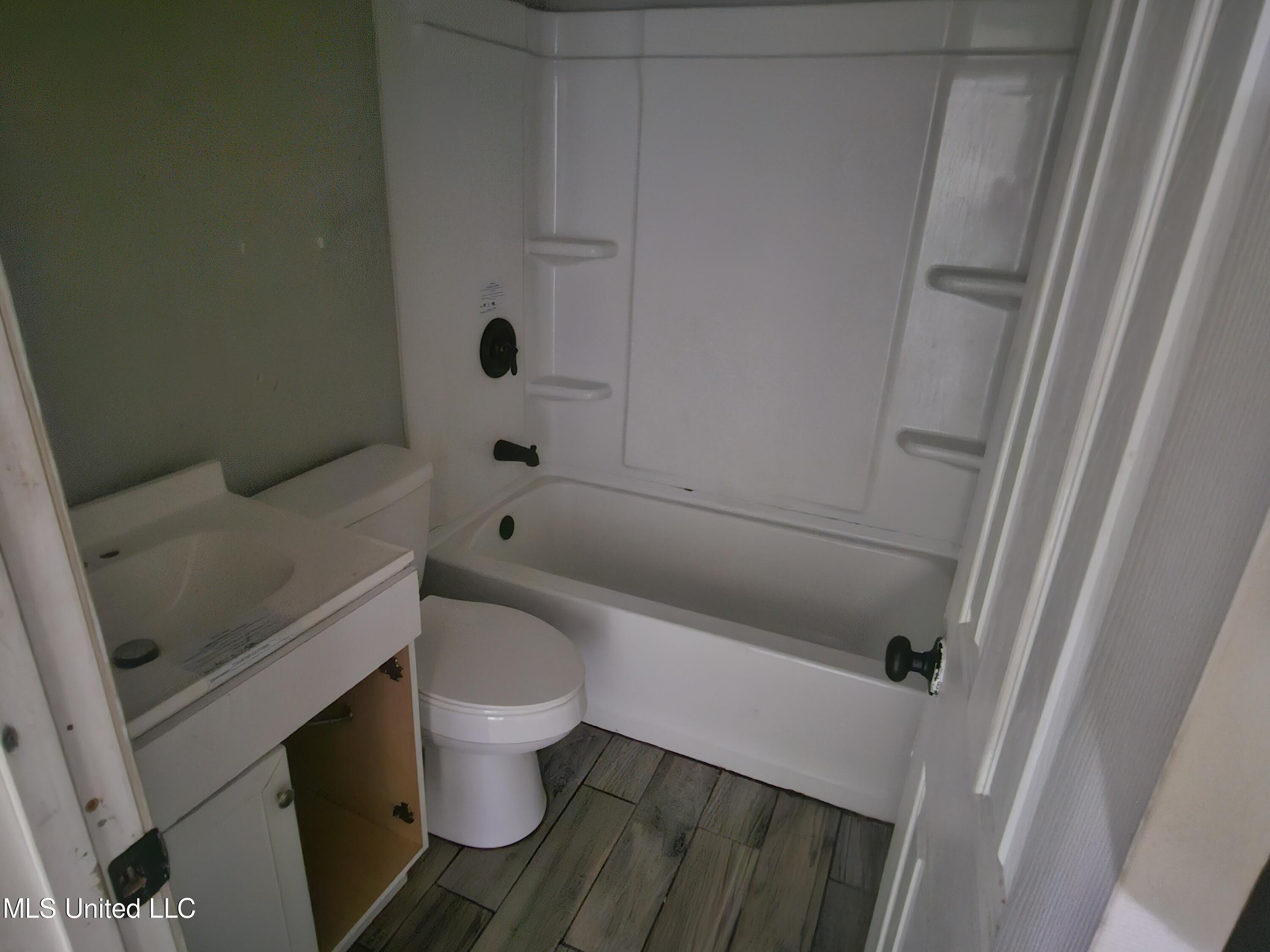 5217 Wildwood Road Moss Point, MS 39562 - Photo 8 of 16 20240604_115529