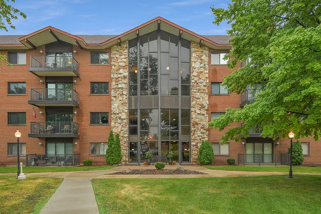 $199,900 | 2301 183rd Street, Unit 401, Homewood, IL 60430