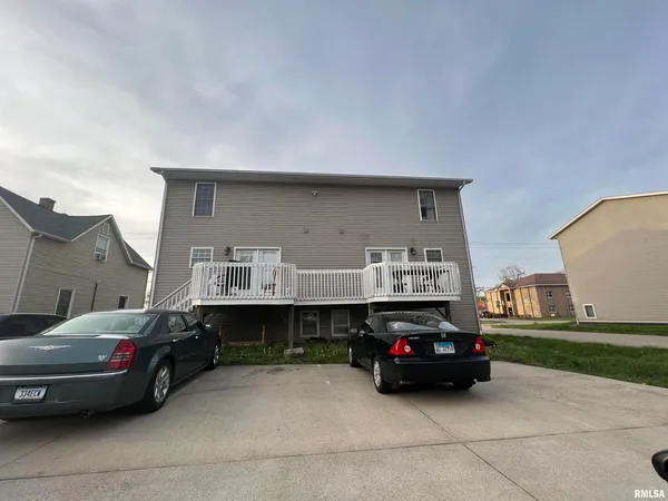 $599,000 | 305 East Mill Street, Carbondale, IL 62901