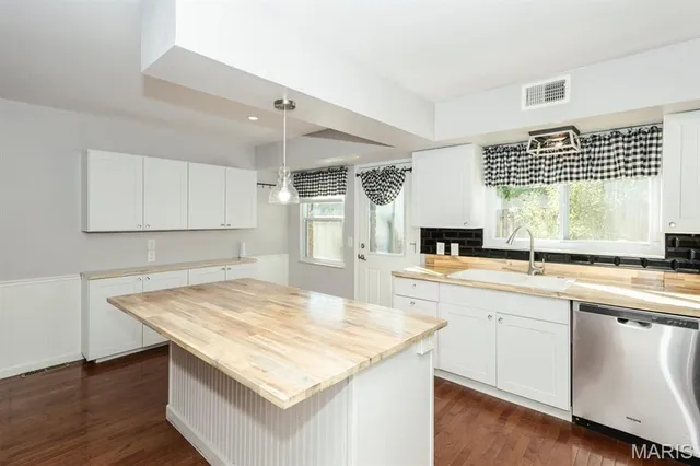 $210,000 | 1121 Matador Drive, Chesterfield, MO 63141