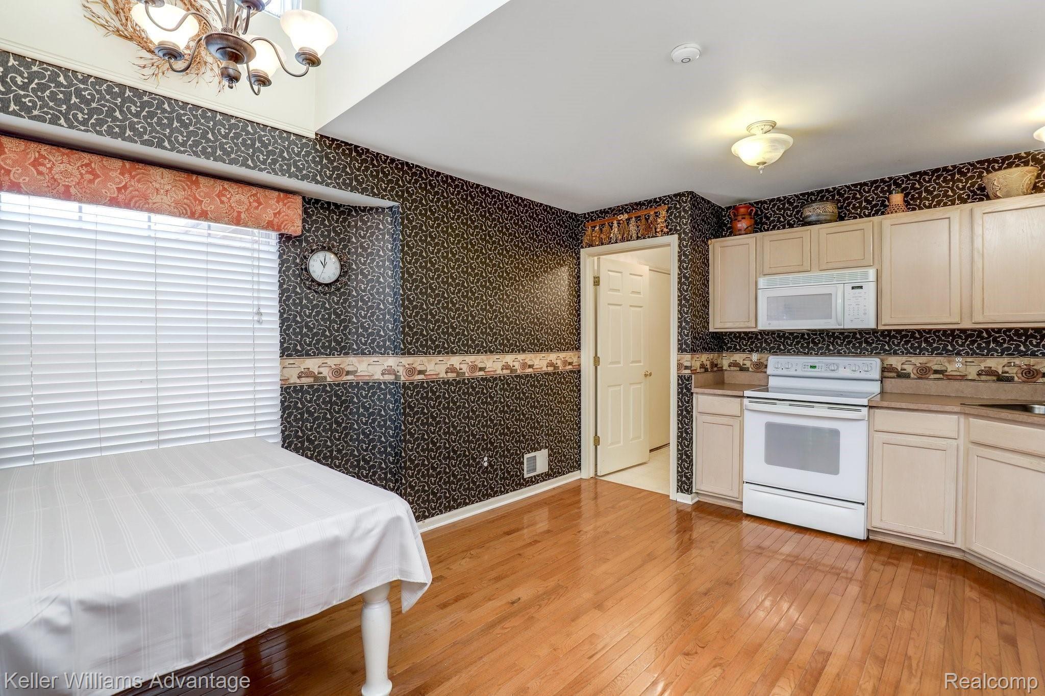 351 Cherry Grove Road Canton, MI 48188 - Photo 7 of 35 351+Cherry+Grove+Rd+Canton-26-WebQuality.jpg