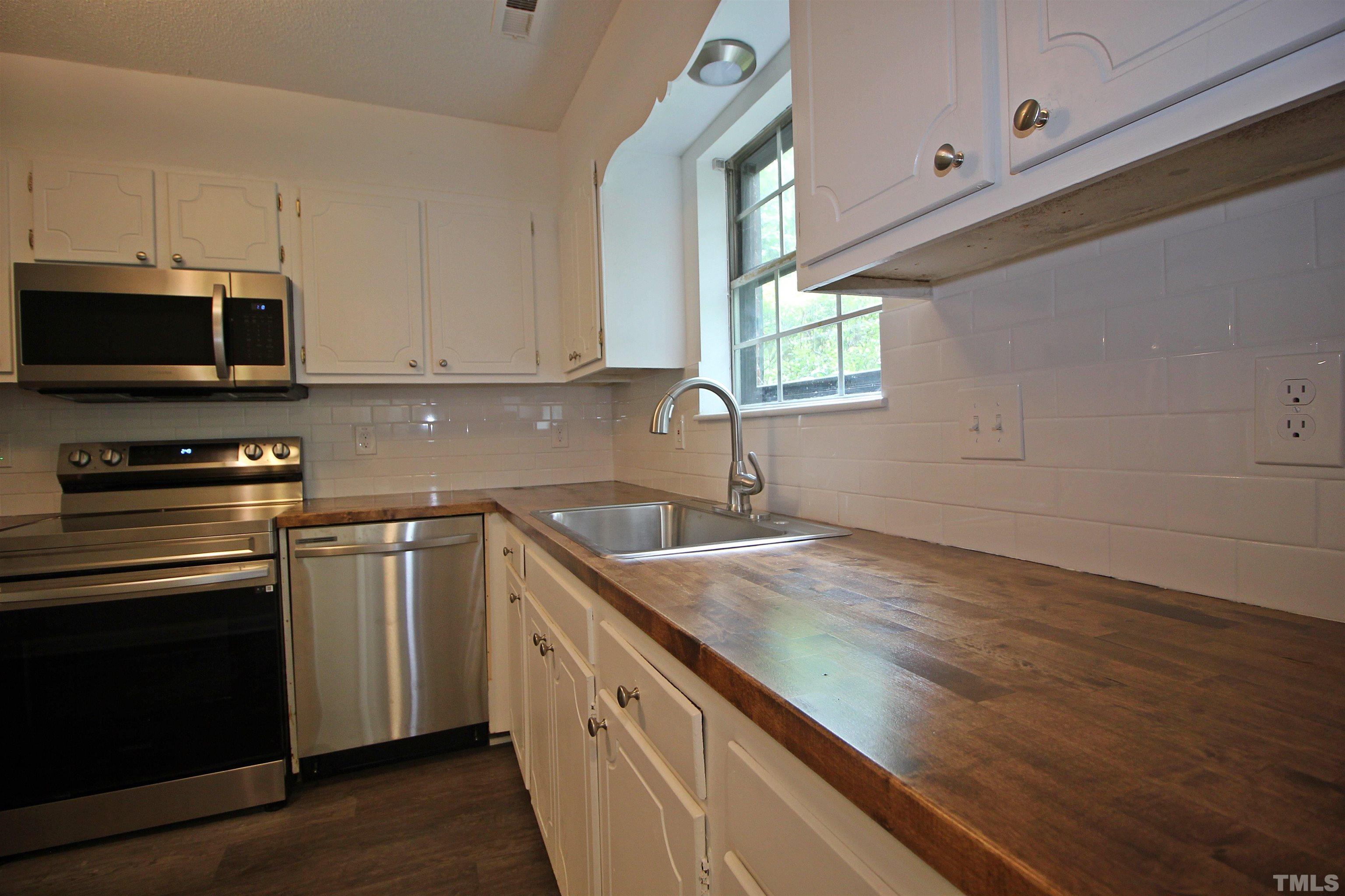 1204 Falls Church Road, Unit B Raleigh, NC 27609 - Photo 4 of 23