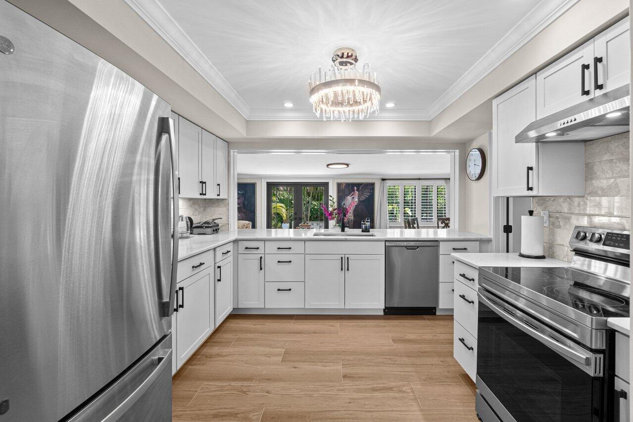 800 Southwest 5th Street Boca Raton, FL 33486 - Photo 13 of 37 Kitchen