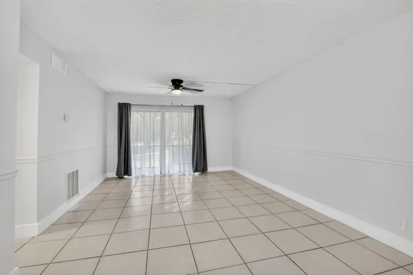$1,900 | 644 Northwest 13th Street, Unit 110, Boca Raton, FL 33486