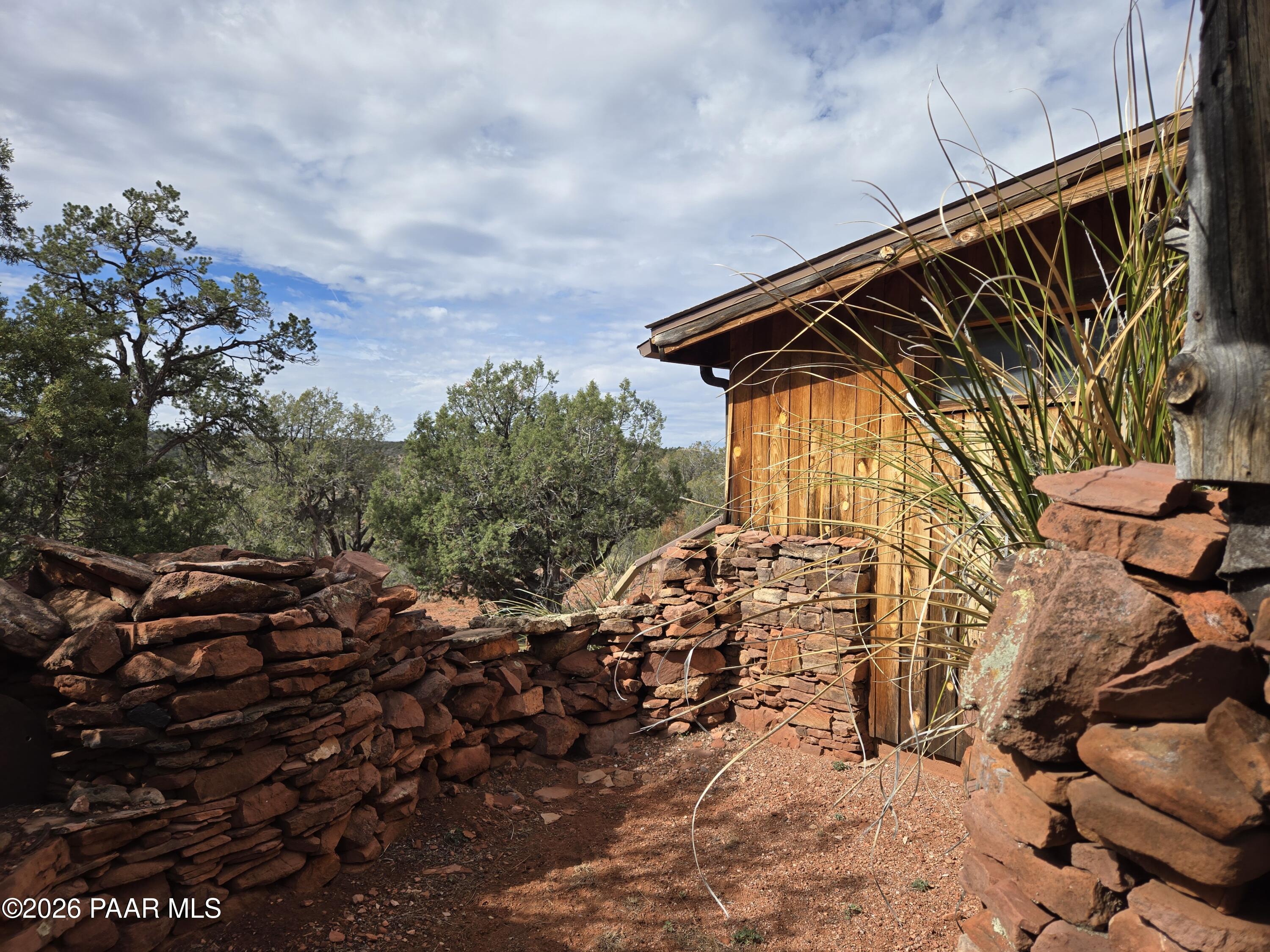38125 North Snake Road Ash Fork, AZ 86320 - Photo 26 of 34 a backyard of a house with lots of green space