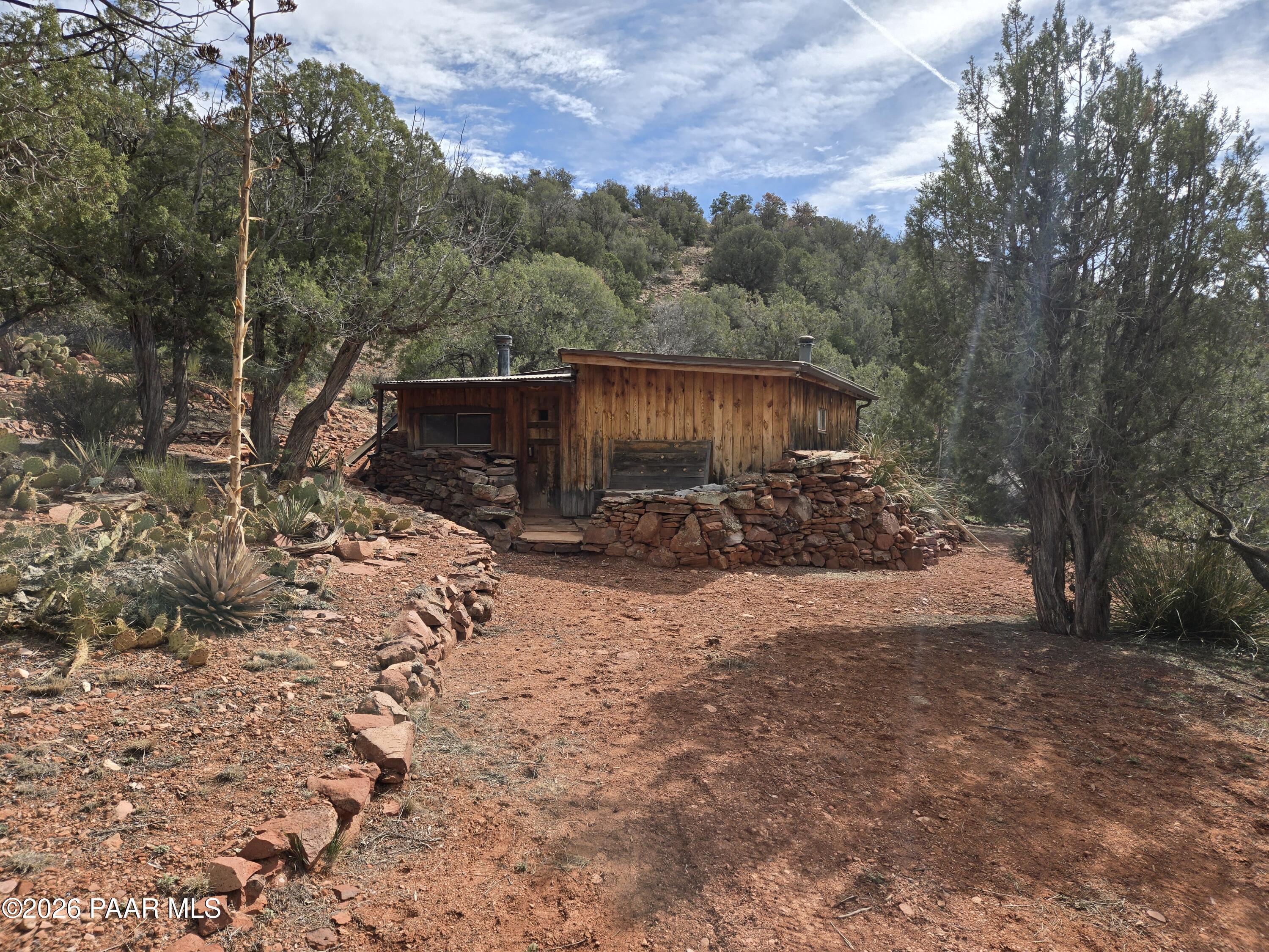 38125 North Snake Road Ash Fork, AZ 86320 - Photo 4 of 34 a view of a backyard with large trees
