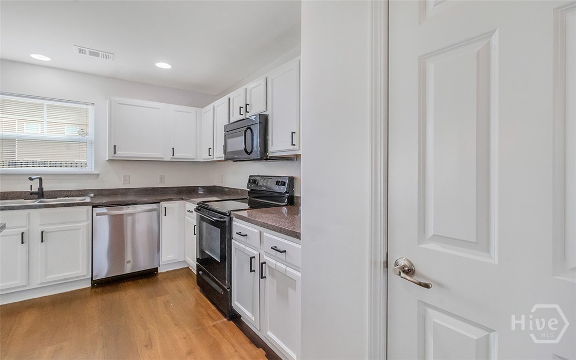 40 Burnt Oak Road Port Wentworth, GA 31407 - Photo 11 of 41 Kitchen