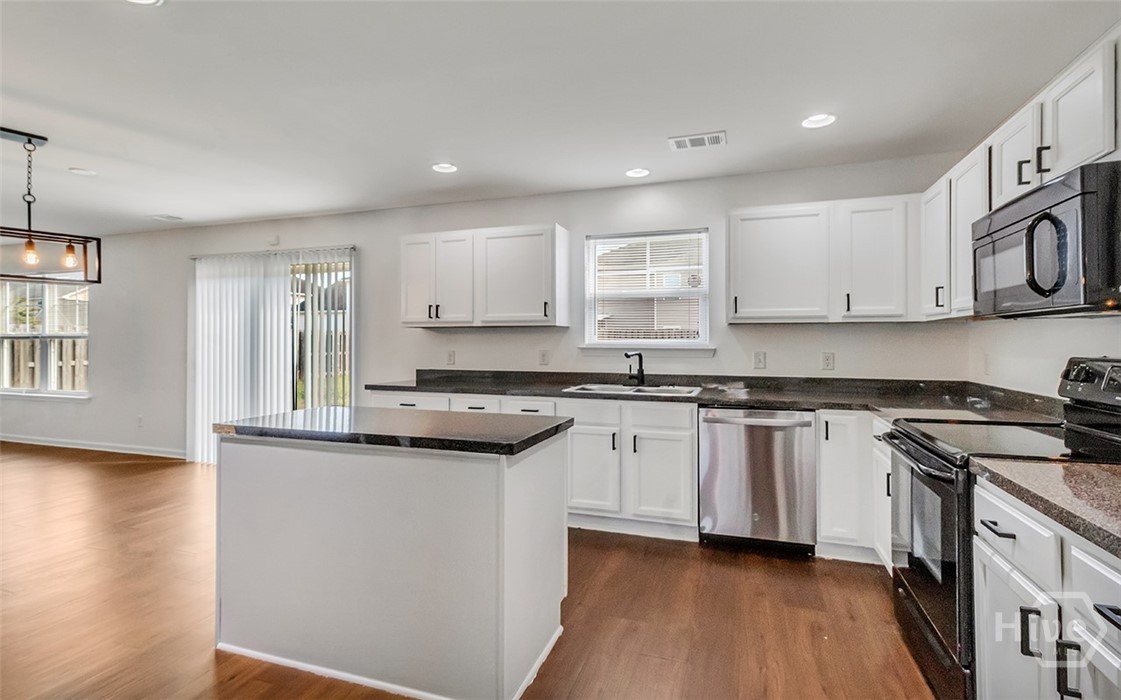 40 Burnt Oak Road Port Wentworth, GA 31407 - Photo 12 of 41 Kitchen