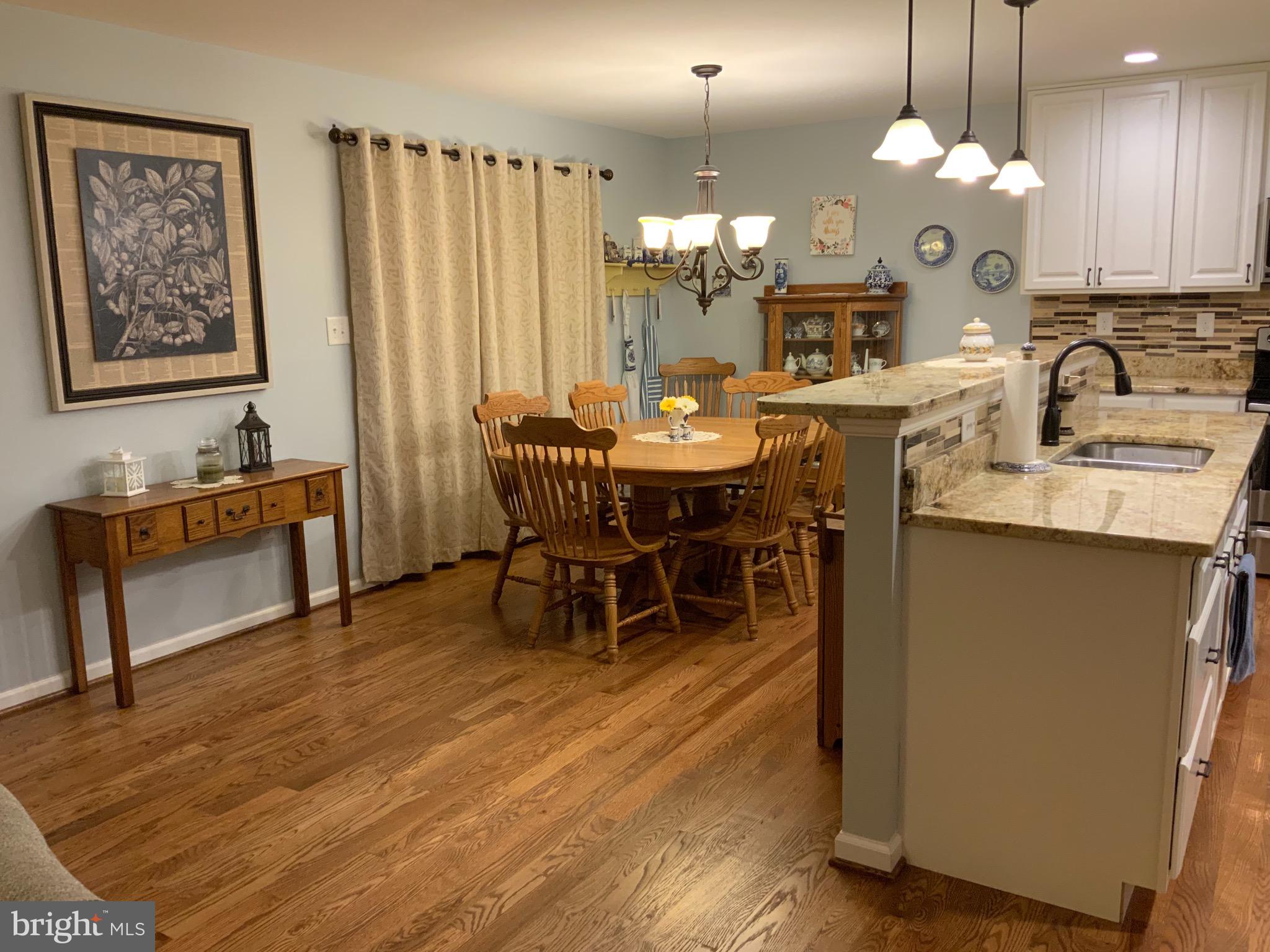123 Reprisal Road Inwood, WV 25428 - Photo 15 of 64 Kitchen/Breakfast Room