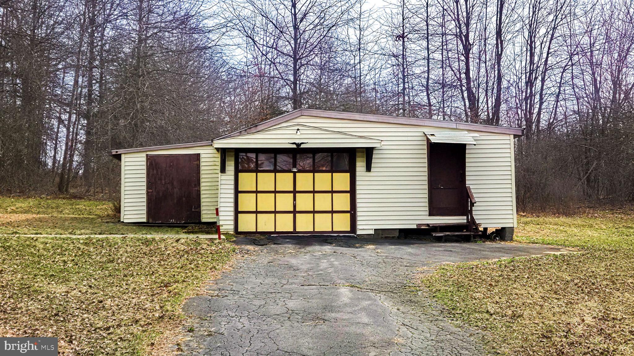 1895 Quarry Road Quakertown, PA 18951 - Photo 11 of 24 Garage