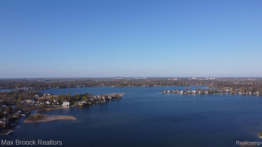 1675 Cass Lake Road, Unit C Keego Harbor, MI 48320 - Photo 34 of 41