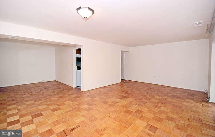 200 Cross Keys Road, Unit R27 Baltimore, MD 21210 - Photo 6 of 19 Interior (General)