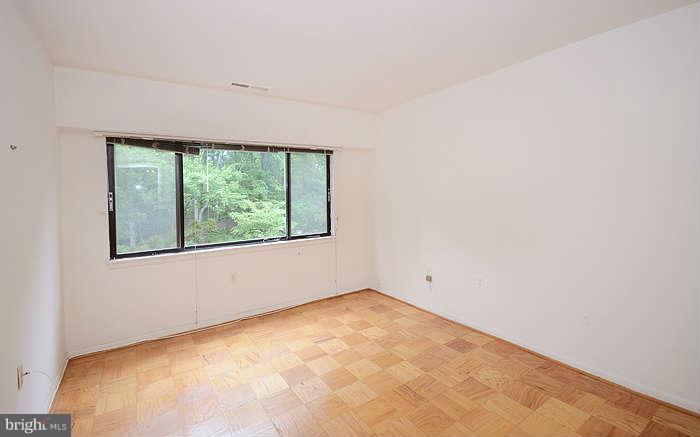 200 Cross Keys Road, Unit R27 Baltimore, MD 21210 - Photo 9 of 19 Bedroom