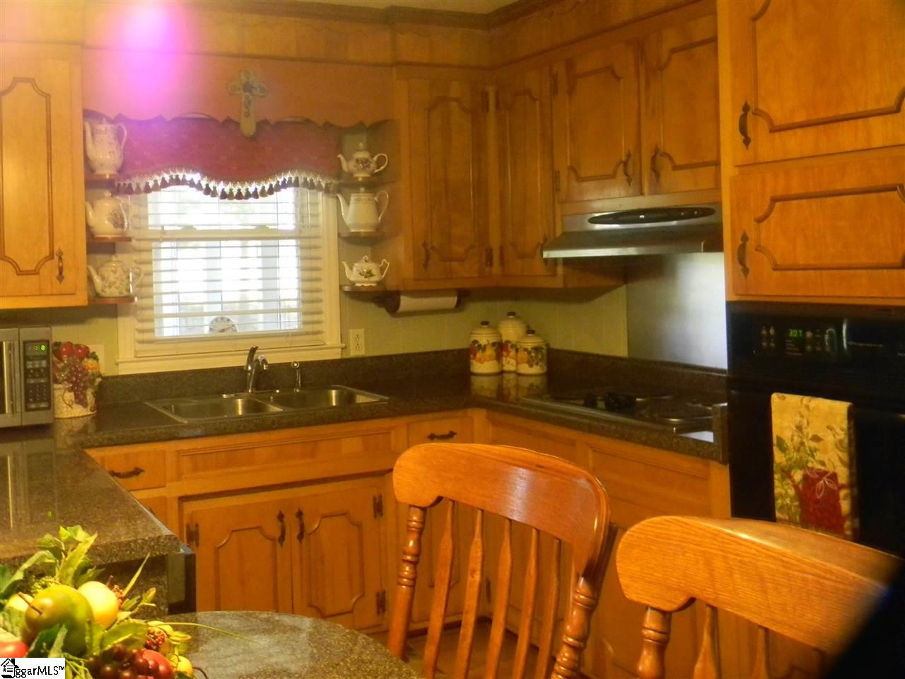 4481 Jordan Road Greer, SC 29651 - Photo 5 of 17