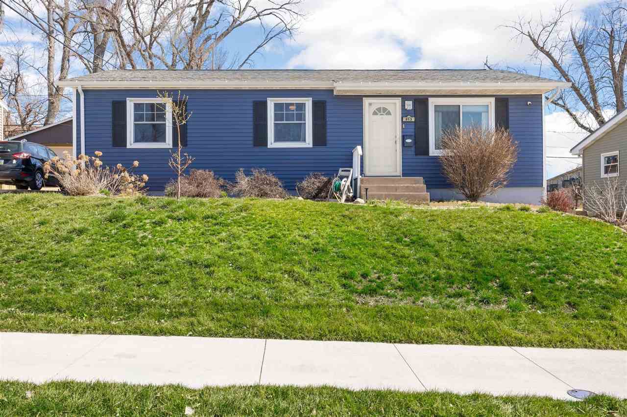 813 Cheyenne Road Northwest Cedar Rapids, IA 52405 - Photo 2 of 28 Gallery Image 2