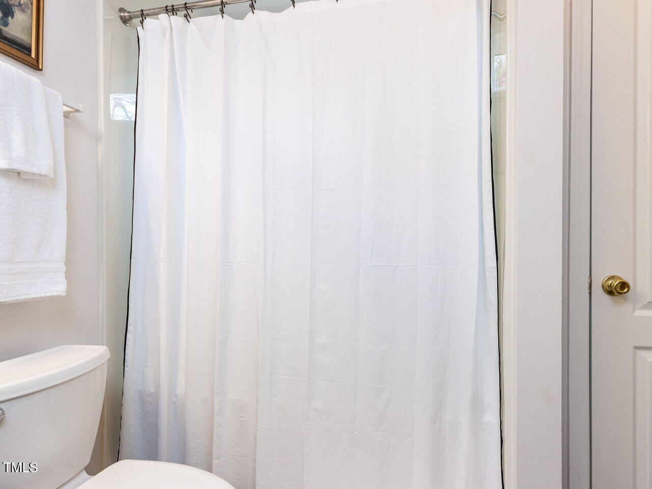 9113 Erinsbrook Drive Raleigh, NC 27617 - Photo 20 of 31 024-1280x960-primary-bathroom