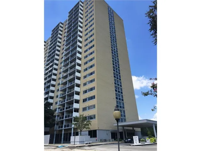 $1,850 | 3883 Turtle Creek Boulevard, Unit 209 | Twenty-One Turtle Creek