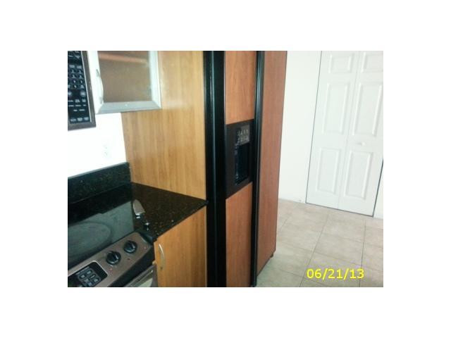 233 South Federal Highway, Unit 506 Boca Raton, FL 33432 - Photo 5 of 12 Kitchen