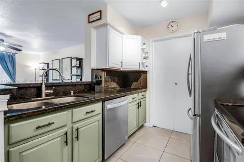$215,000 | 875 Riverside Drive, Unit 712, Coral Springs, FL 33071